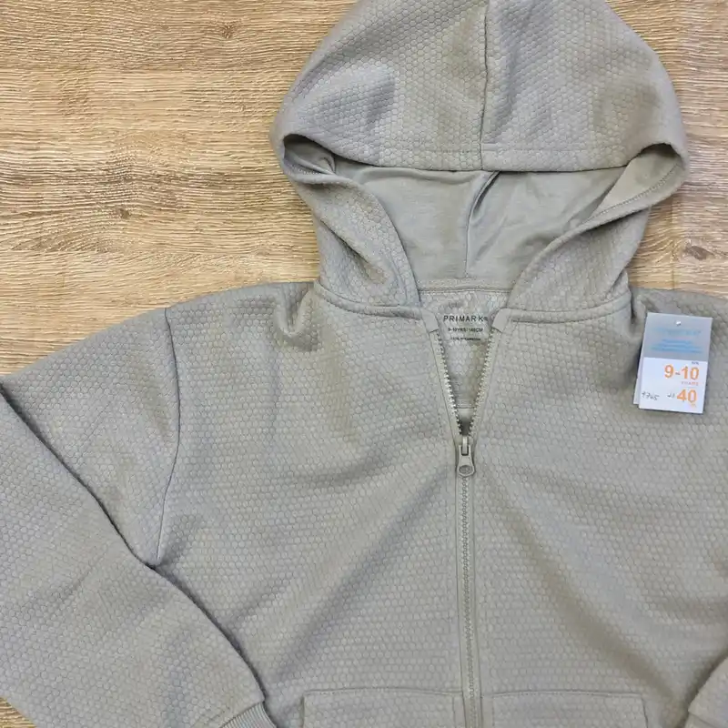 Abrigo con capucha color beige