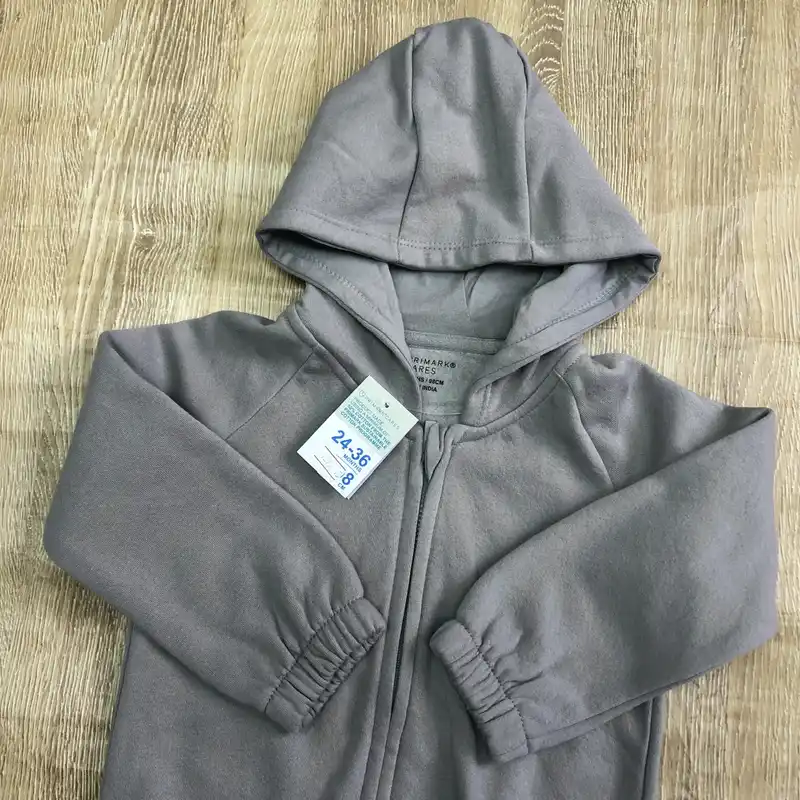 Abrigo con capucha color gris