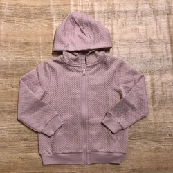 Abrigo con capucha color rosado