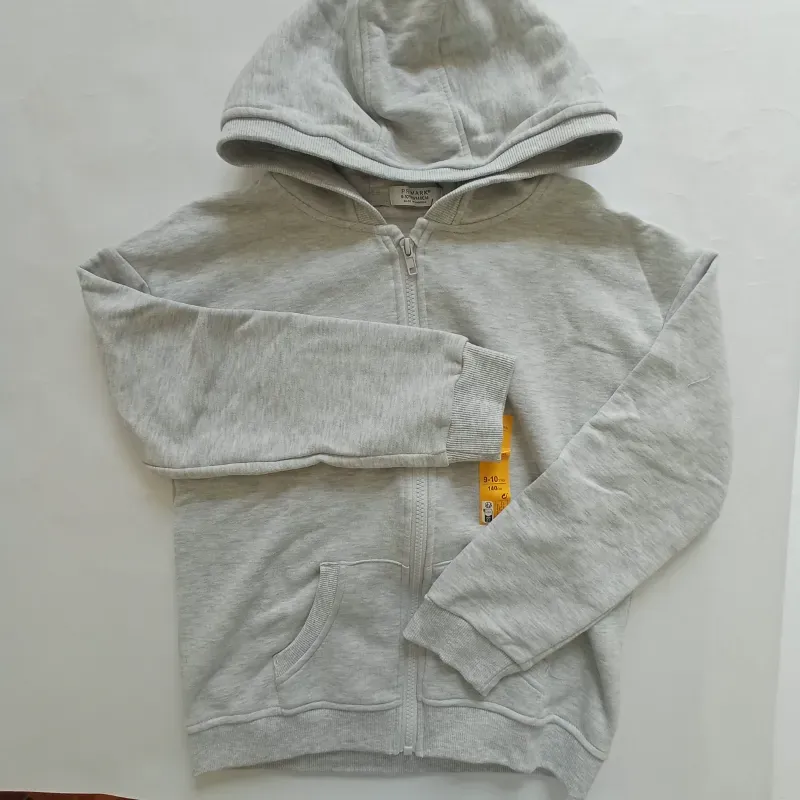 Abrigo con capucha gris