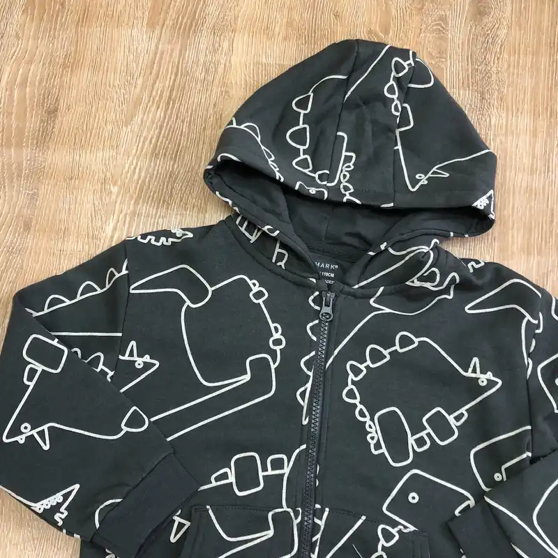 Abrigo con capucha y dinosaurios 