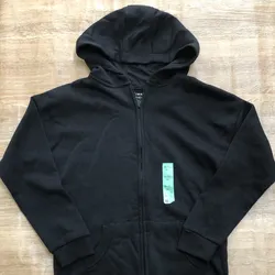 Abrigo negro de ziper con capucha 