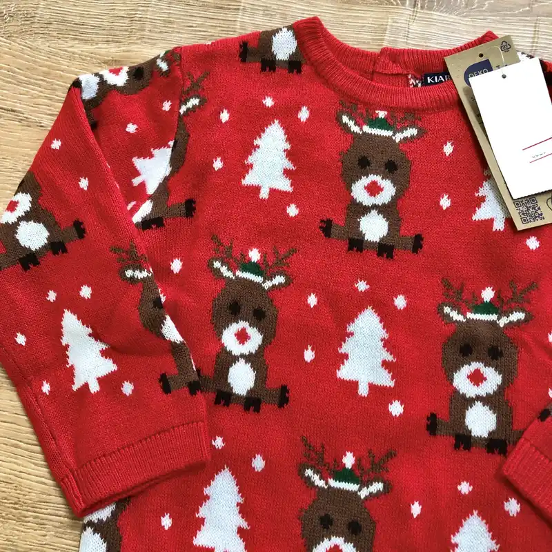 Abrigo rojo con renos navideños 