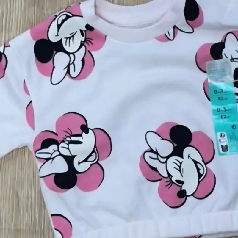 Abrigo rosado con Minnie Mouse 