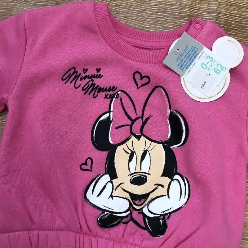 Abrigo rosado con Minnie Mouse