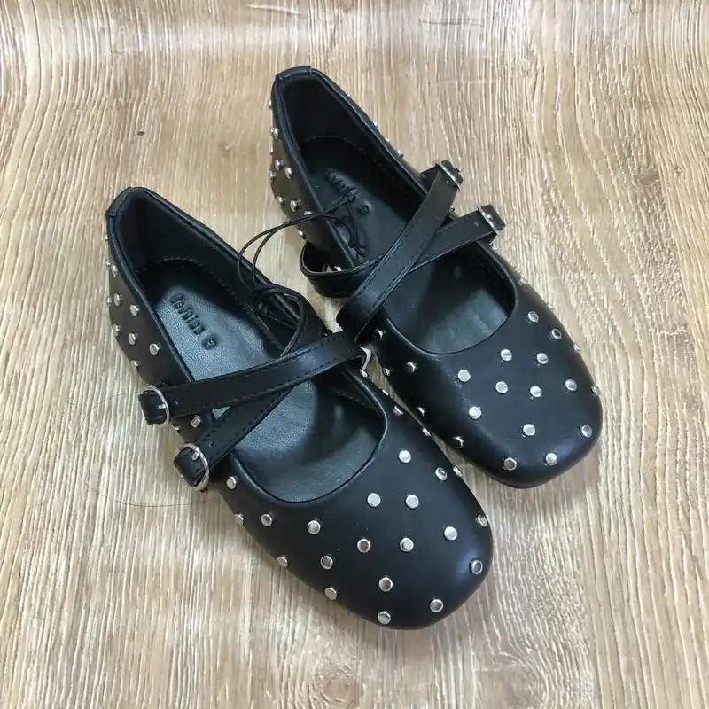 Ballerinas color negro con tachuelas