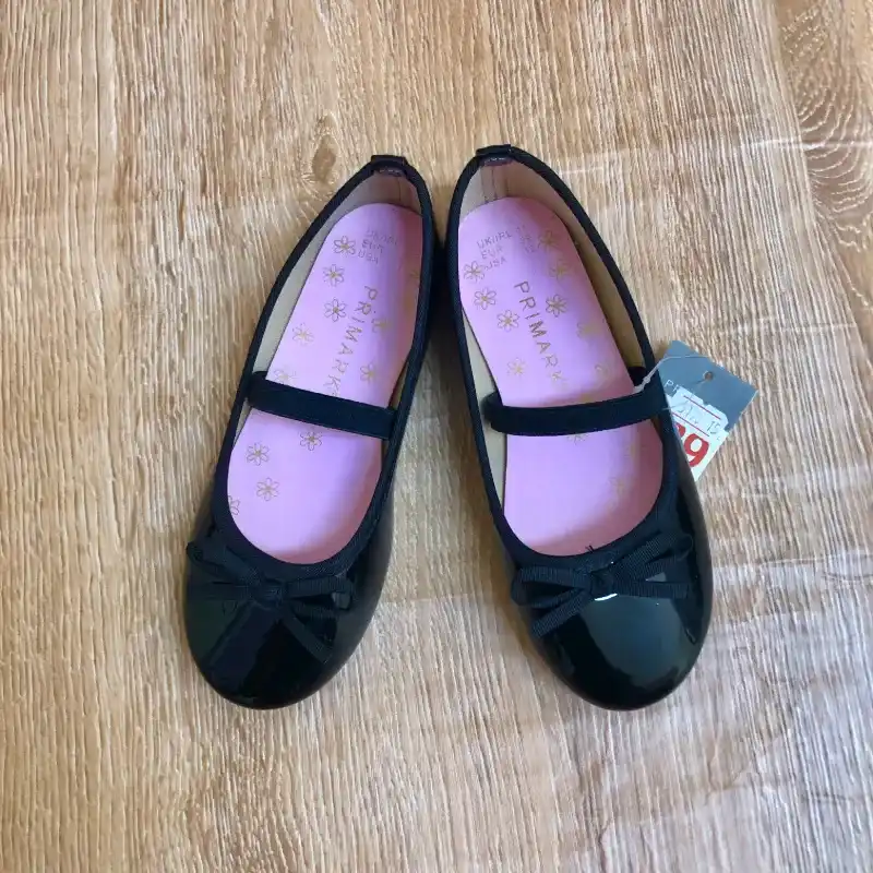 Ballerinas de charol color negro
