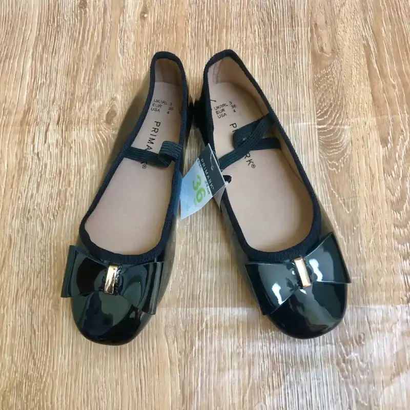 Ballerinas de charol con lazo