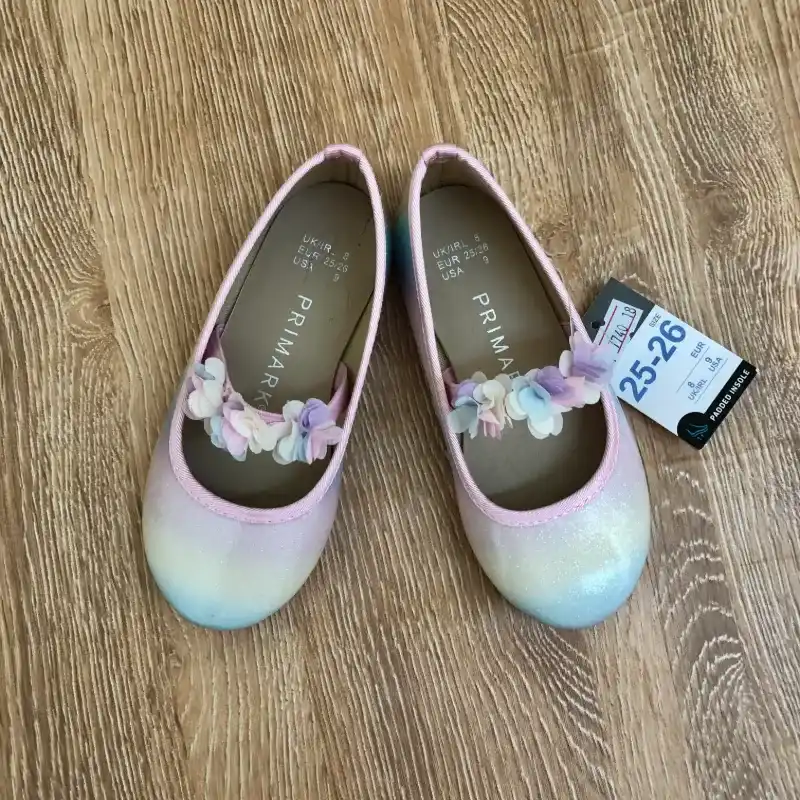 Ballerinas de colores con flores