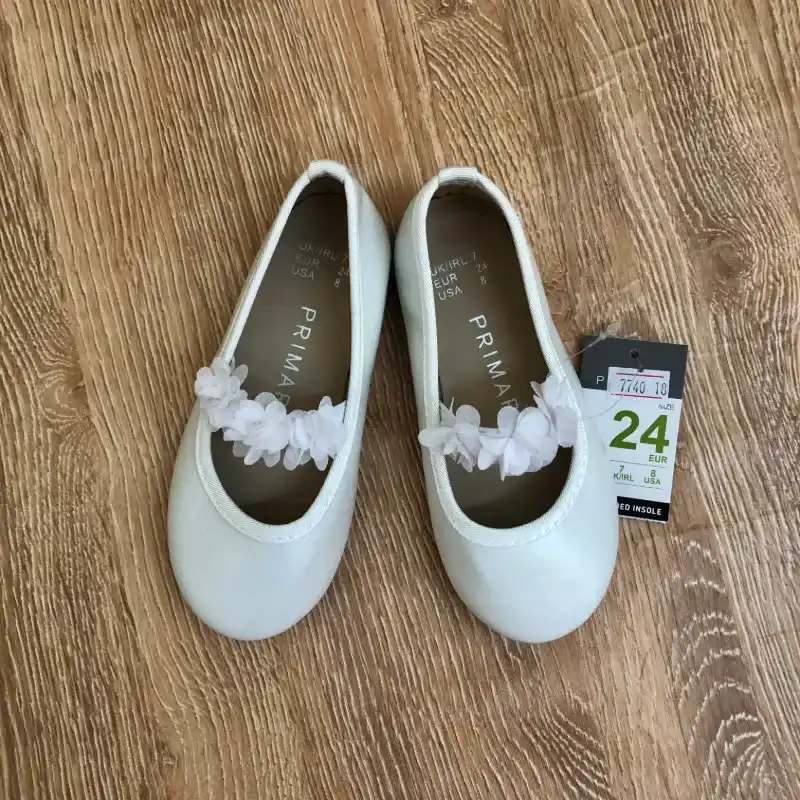 Ballerinas de como blanco con flores