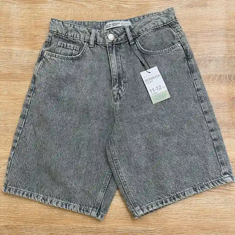 Bermuda de mezclilla gris