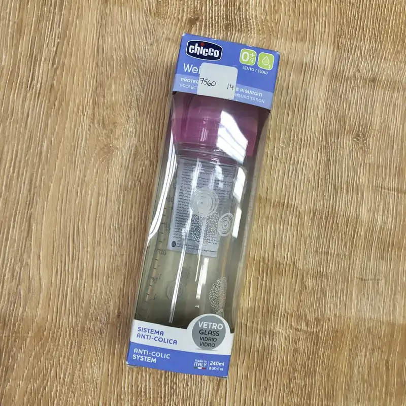 Biberón de cristal color rosado 