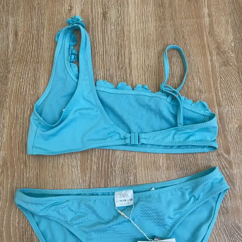 Bikini con flores color azul