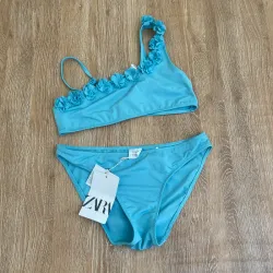 Bikini con flores color azul
