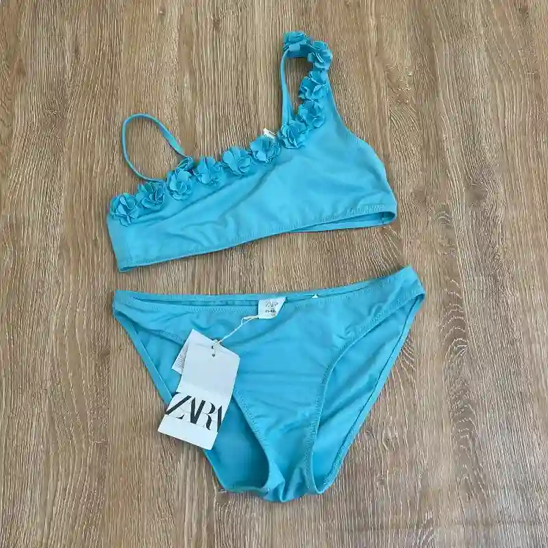 Bikini con flores color azul