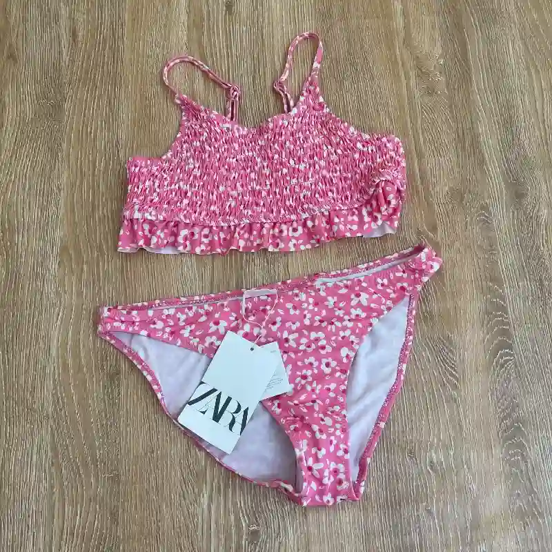 Bikini Zara color rosado con flores 
