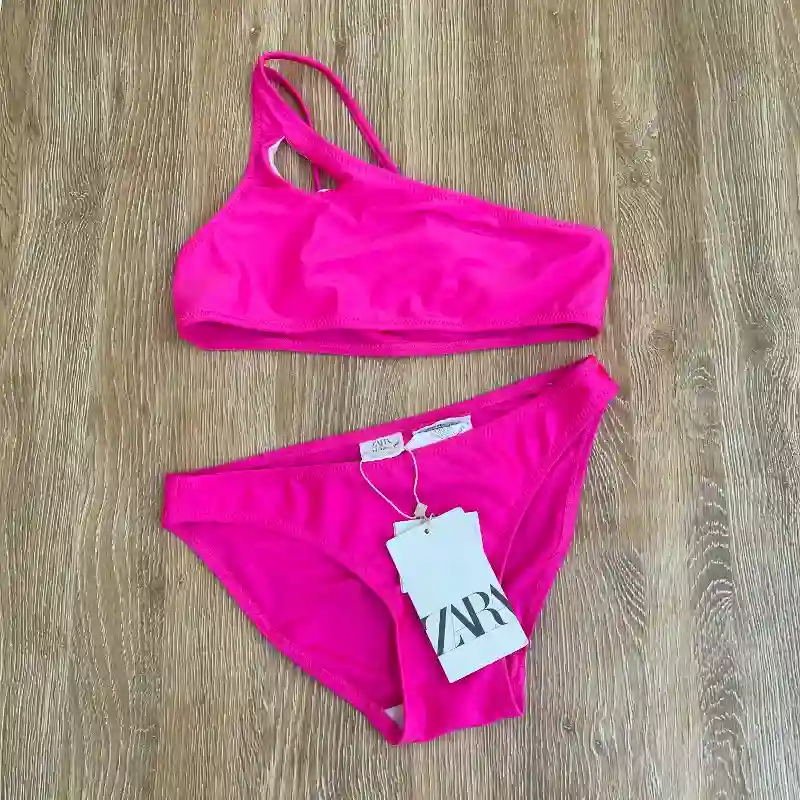 Bikini Zara de una manga color rosado 