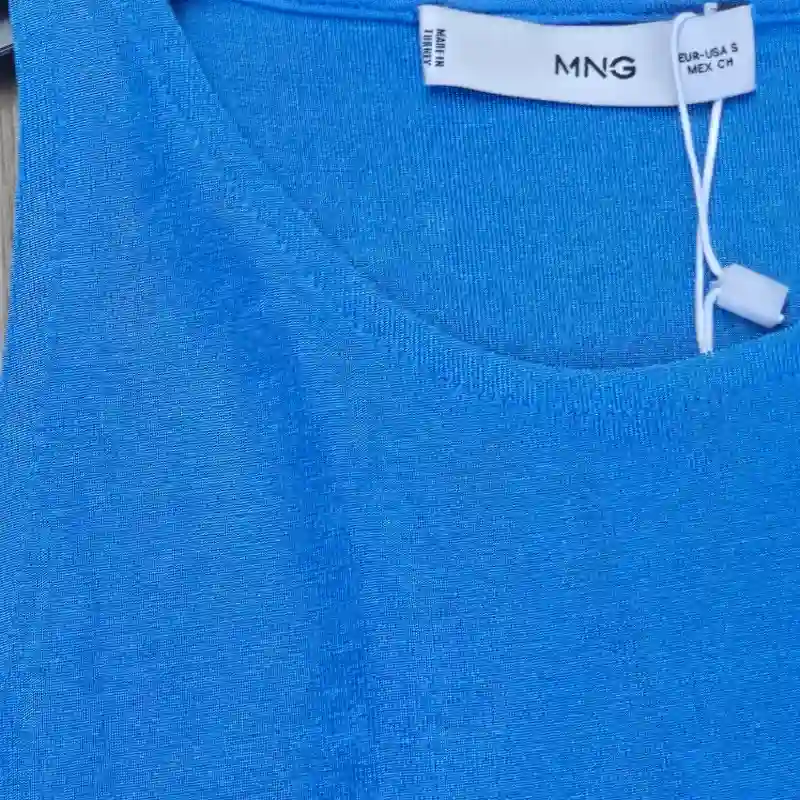 Blusa azul con brillos