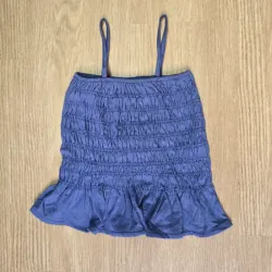 Blusa azul con vuelos