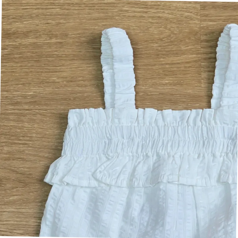 Blusa blanca con vuelo y elástico