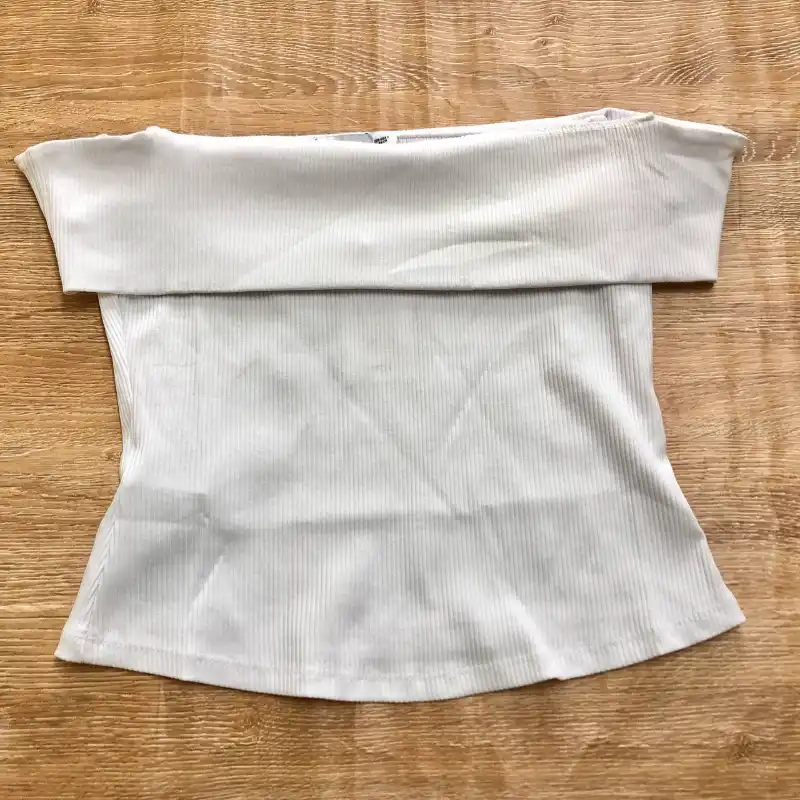 Blusa blanca de canalé