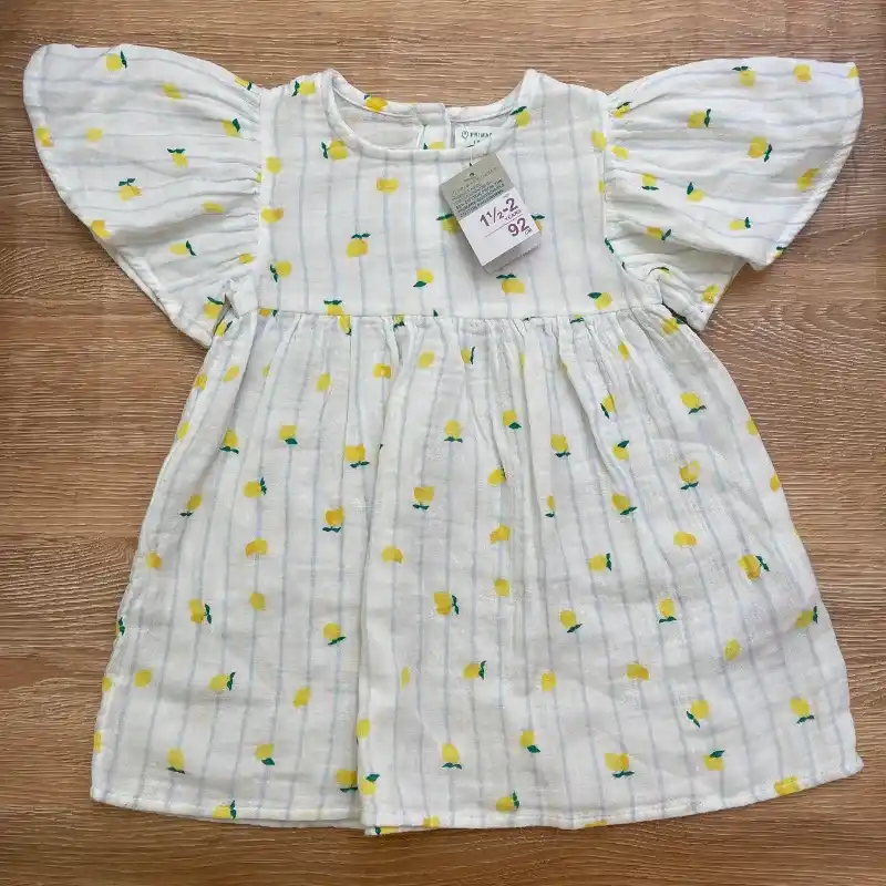 Vestido color blanco con limones 