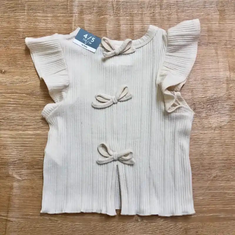 Blusa color crema con lazos 