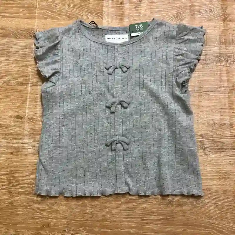 Blusa color gris con lazos