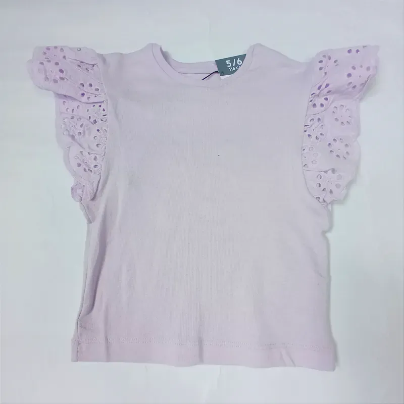 Blusa color lila con mangas de encaje