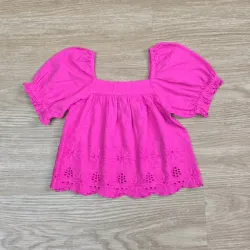 Blusa color rosada con flores bordadas