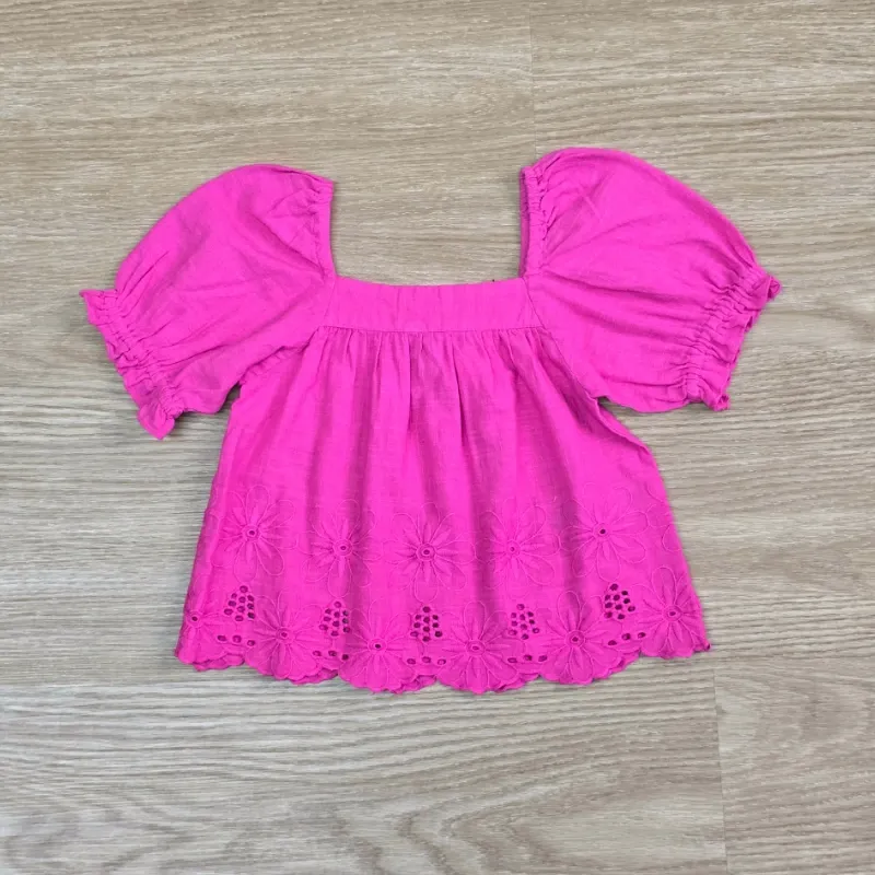 Blusa color rosada con flores bordadas