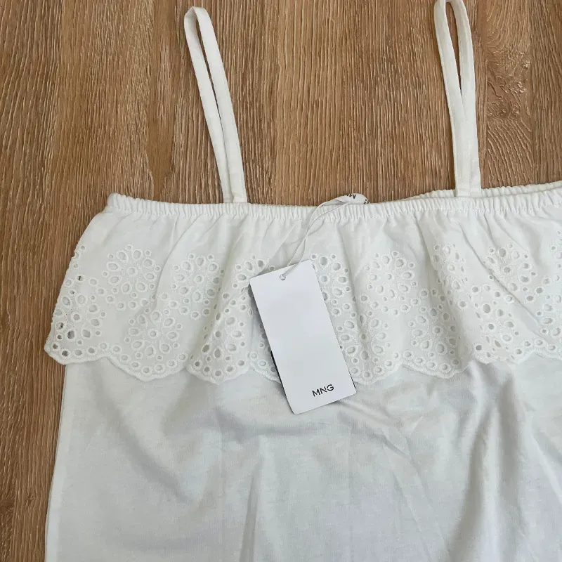 Blusa con bordados color blanco 