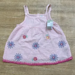 Blusa con flores bordadas