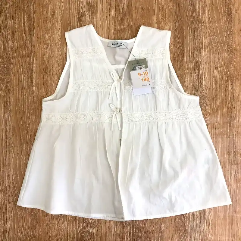 Blusa con lazos y encaje color blanco 