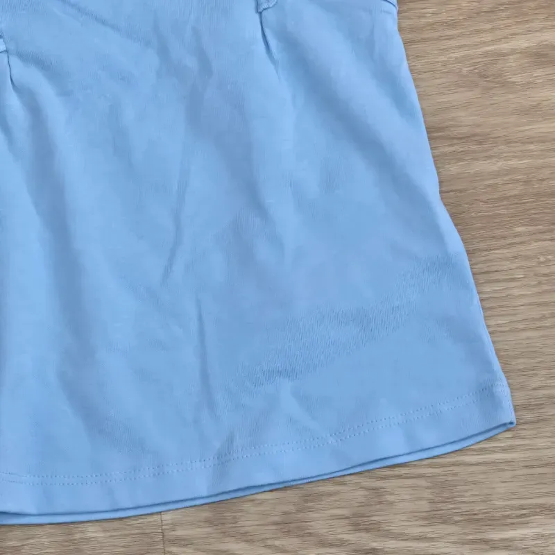 Blusa con vuelos color azul celeste