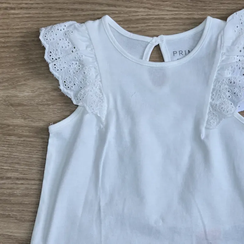 Blusa con vuelos color blanca