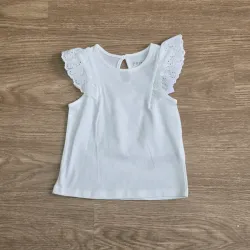 Blusa con vuelos color blanca