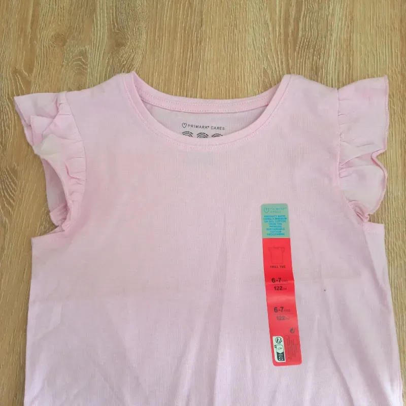 Blusa con vuelos en las mangas color rosado 