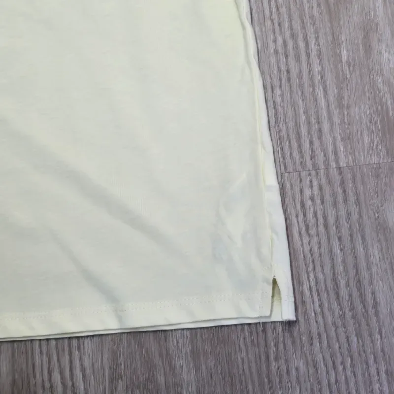 Blusa de color amarillo