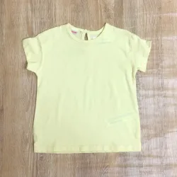 Blusa de color amarillo 