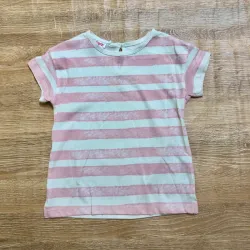 Blusa de rayas blancas y rosadas