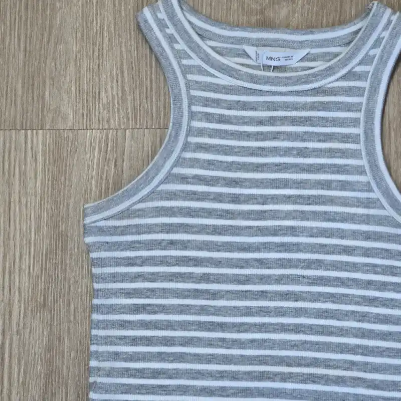 Blusa Mango color gris