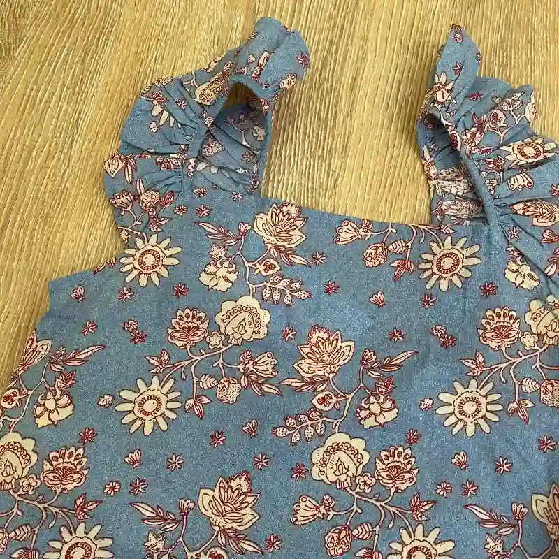 Blusa Mango con vuelos 