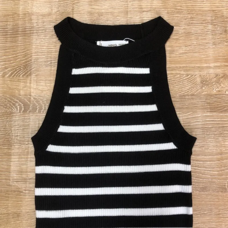 Blusa Mango de rayas negras y blancas