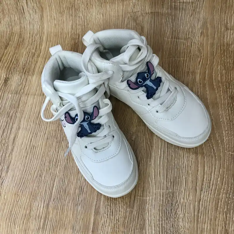 Botas blancas con Stitch