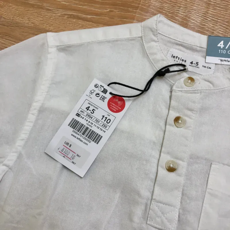 Camisa blanca de cuello chino 