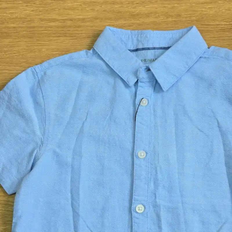Camisa color azul básica
