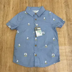 Camisa color azul con barquitos 