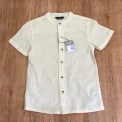 Camisa con cuello chino color amarillo 