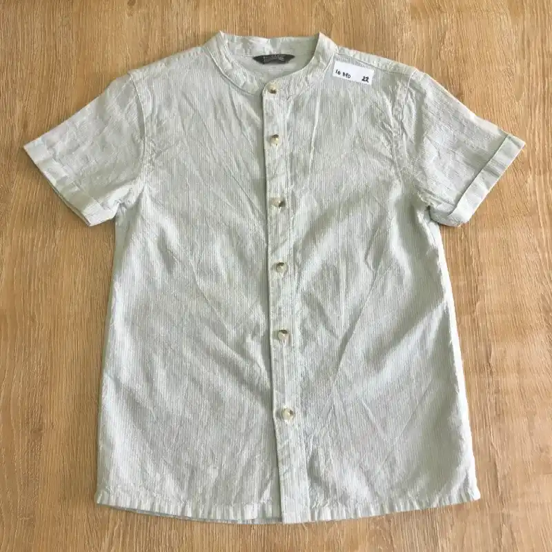 Camisa cuello chino con rayas color verde 